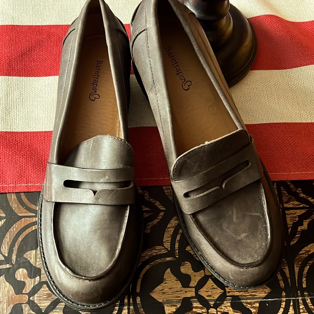 NWT Baretraps Olivia Women’s Penny Loafers Size 8.5 M Brown Faux Leather.